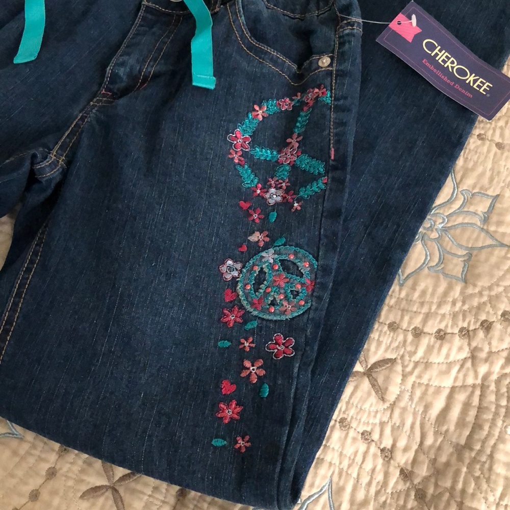 2 Pairs of Cherokee Embellished Jeans - Picture 7 of 12